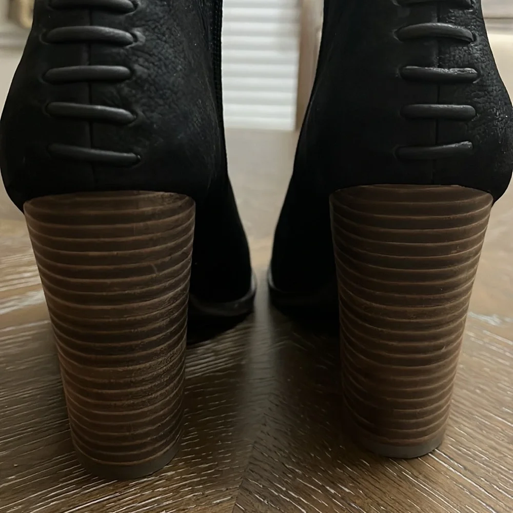 Lucky brand Lamija black leather peep toe heeled ankle booties Size 9.5